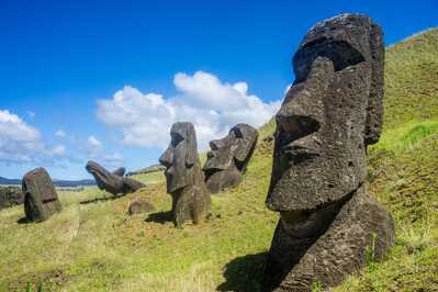 What are Moai statues 65df02ed78